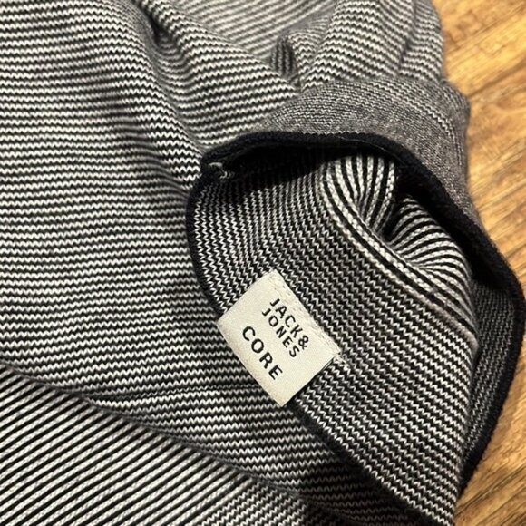 Jack & Jones Core small stripe patterned cross neck hoodie - Picture 10 of 12